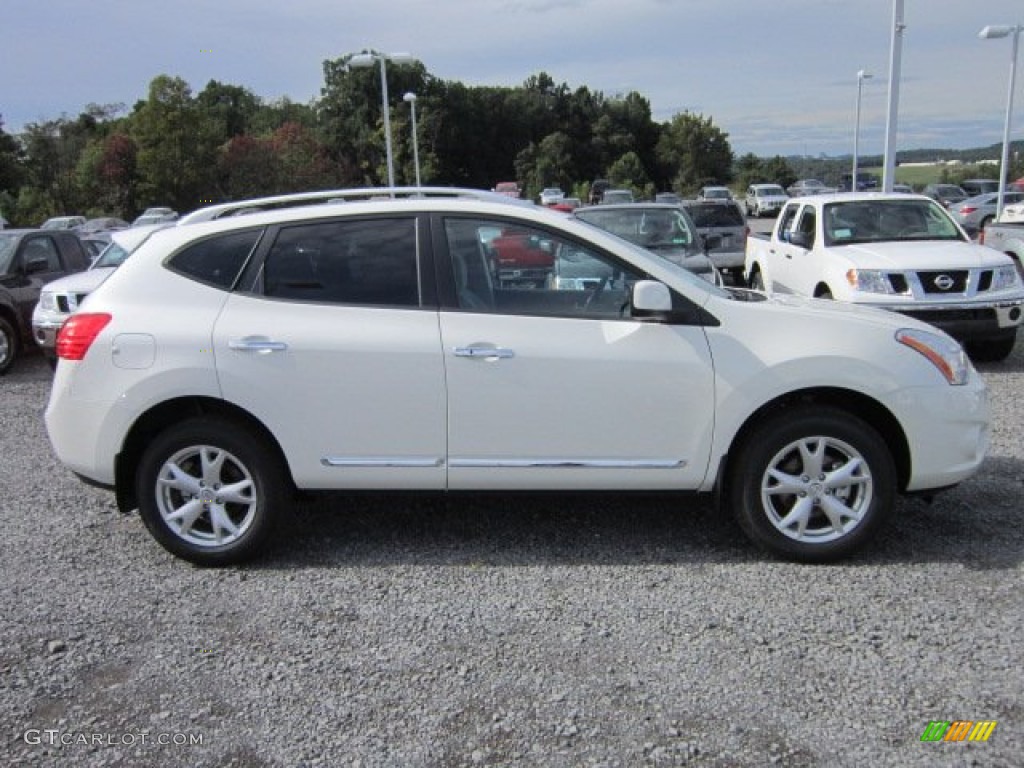 2011 Rogue SV AWD - Pearl White / Gray photo #7