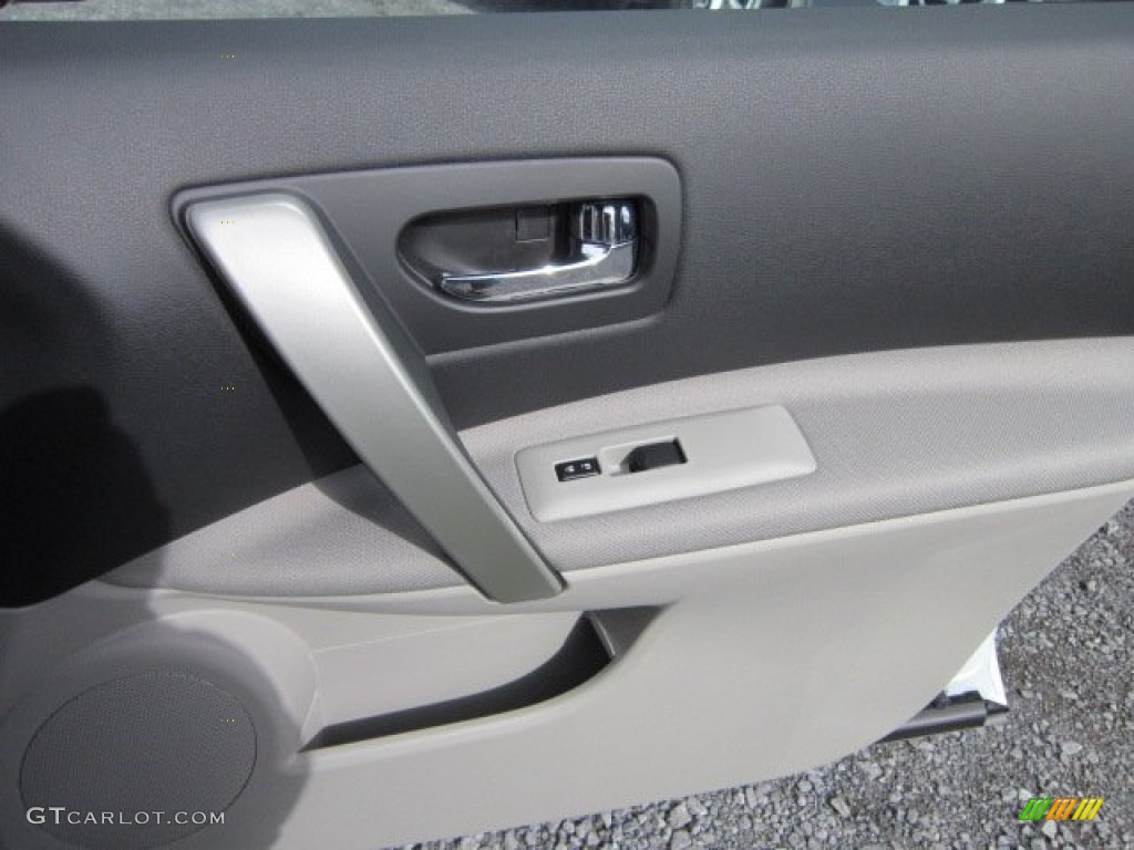 2011 Rogue SV AWD - Pearl White / Gray photo #10
