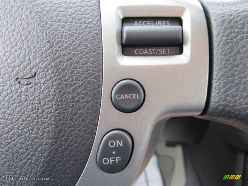 2011 Rogue SV AWD - Pearl White / Gray photo #18