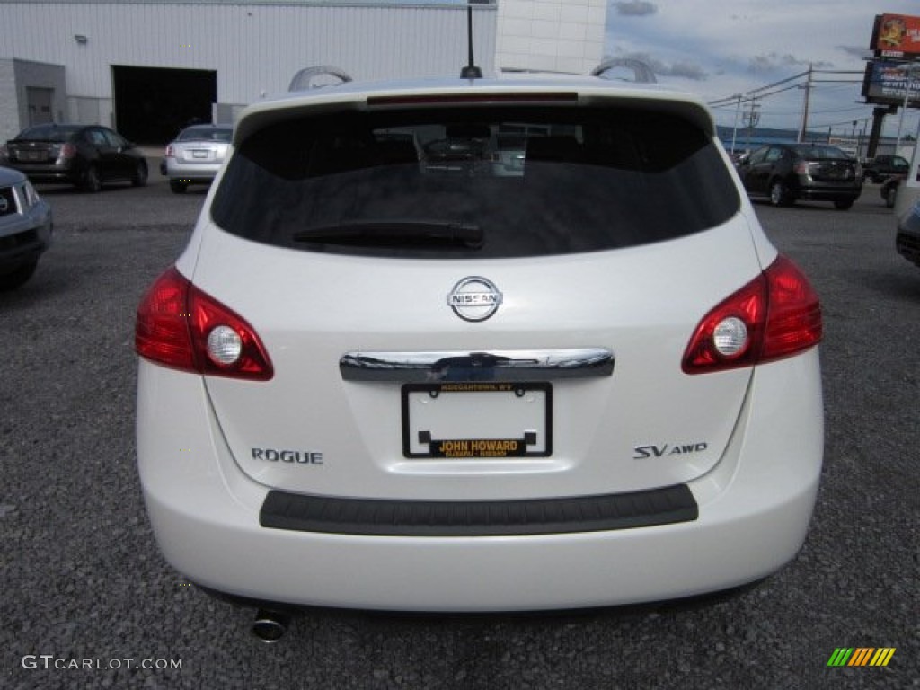 2011 Rogue SV AWD - Pearl White / Black photo #5