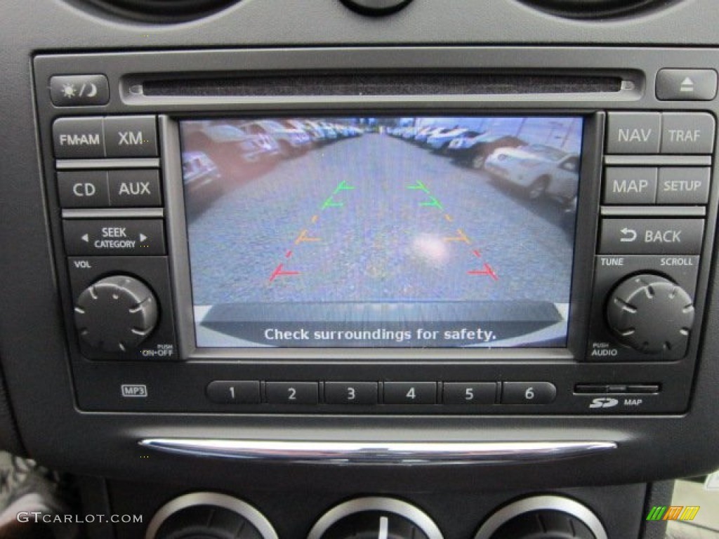 2011 Rogue SV AWD - Pearl White / Black photo #17