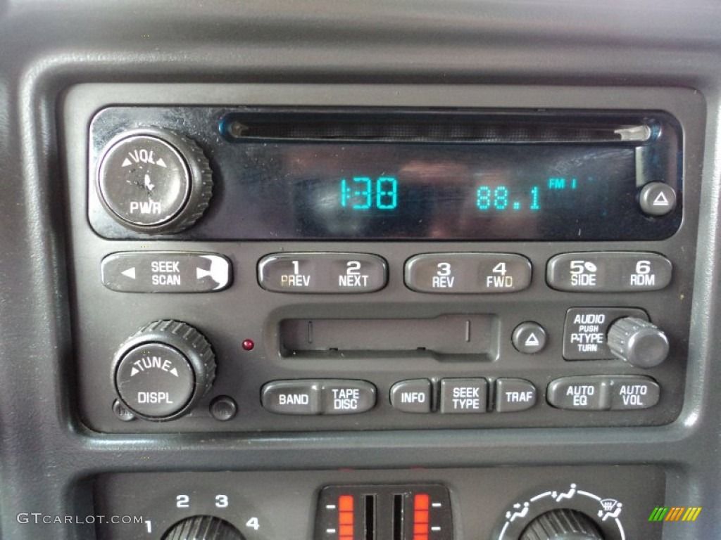 2004 Chevrolet Silverado 2500HD LS Extended Cab 4x4 Audio System Photo #54344365