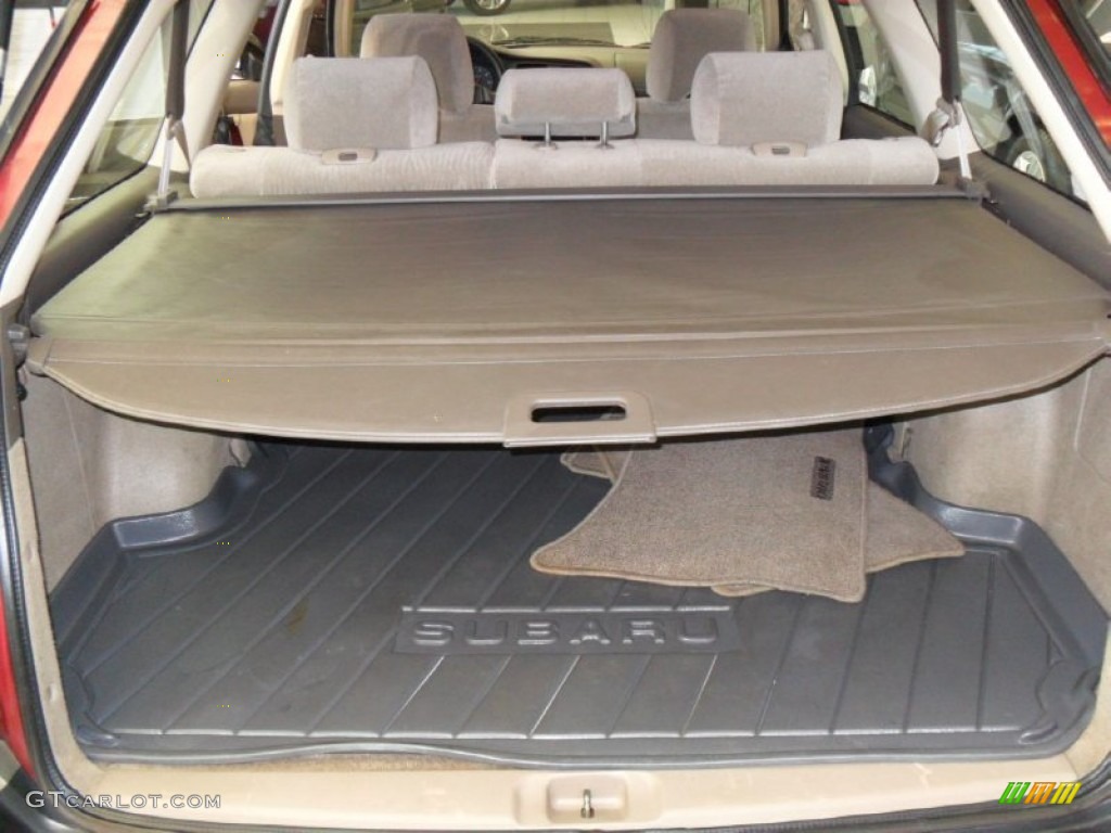 2002 Outback Wagon - Regatta Red Pearl / Beige photo #19