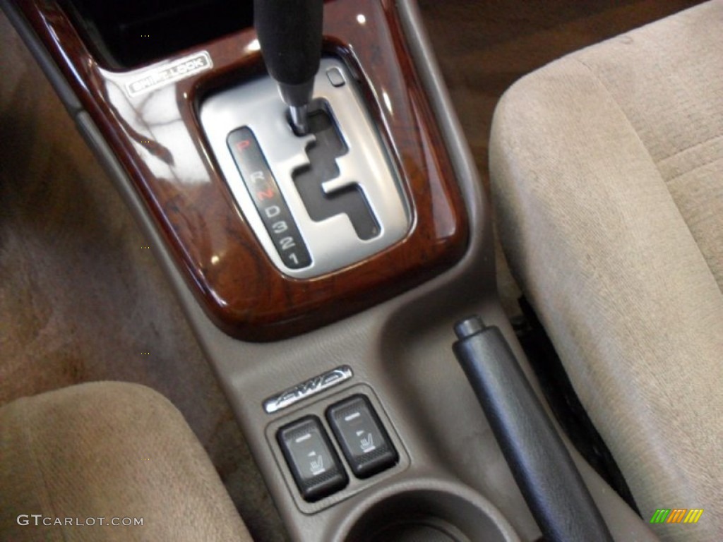 2002 Outback Wagon - Regatta Red Pearl / Beige photo #26