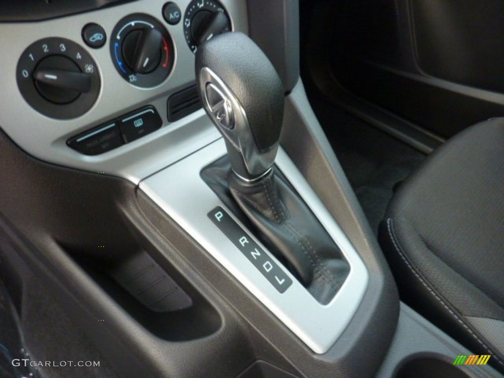 2012 Focus SE Sedan - Sonic Blue Metallic / Charcoal Black photo #16