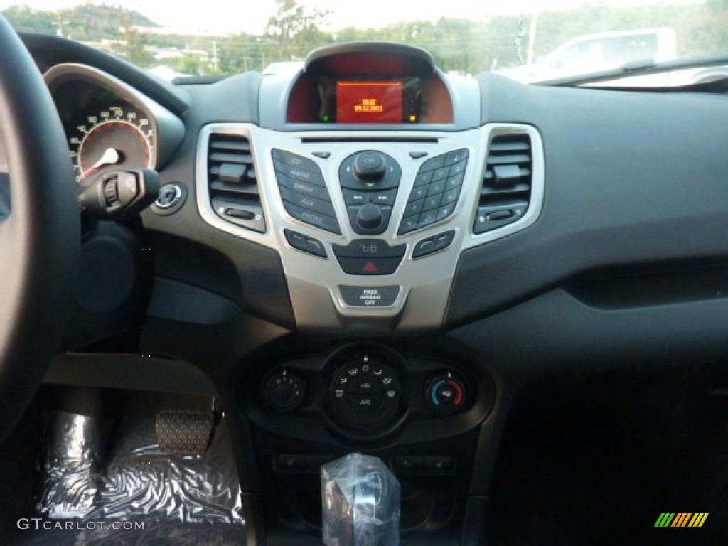 2012 Ford Fiesta SES Hatchback Controls Photo #54346750