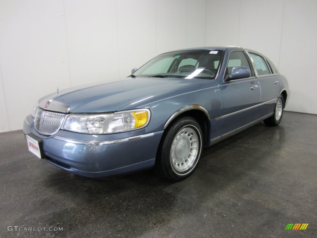 2000 Town Car Executive - Graphite Blue Metallic / Light Graphite photo #1