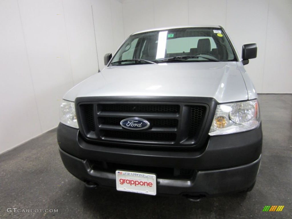 2005 F150 XL SuperCab 4x4 - Silver Metallic / Medium Flint Grey photo #2