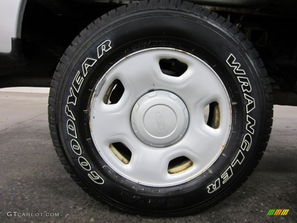 2005 F150 XL SuperCab 4x4 - Silver Metallic / Medium Flint Grey photo #13