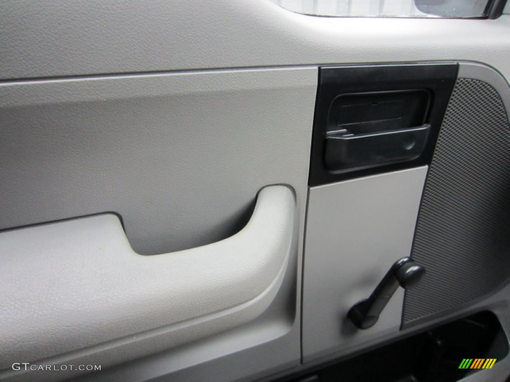 2005 F150 XL SuperCab 4x4 - Silver Metallic / Medium Flint Grey photo #20