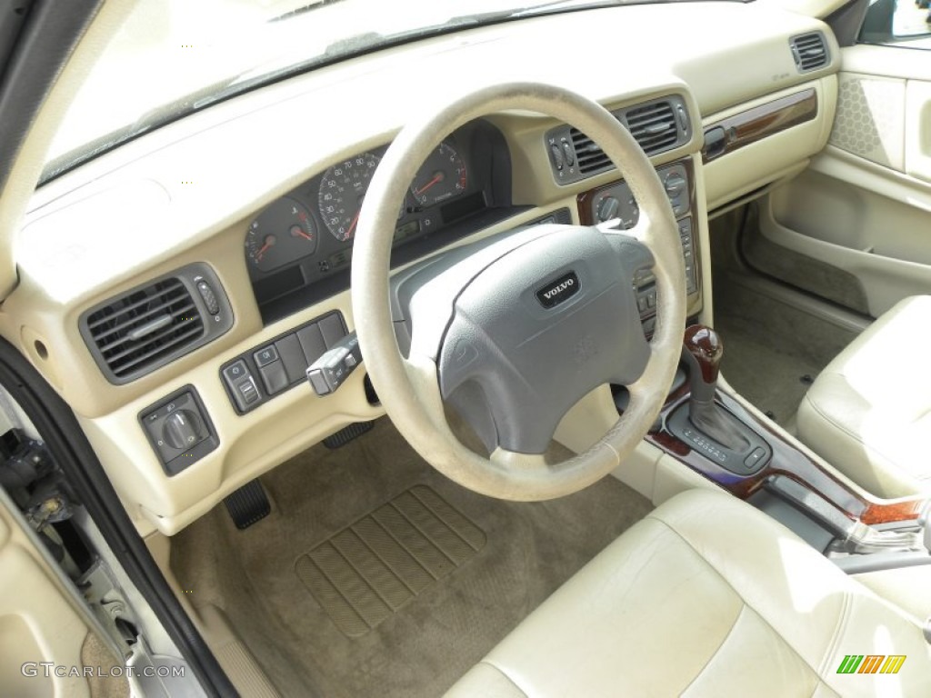 Light Beige Interior 2000 Volvo S70 Standard S70 Model Photo #54357370