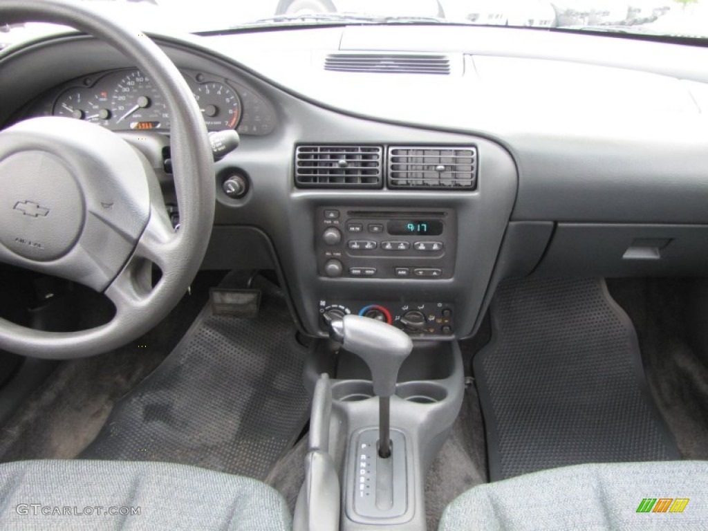 2004 Cavalier Sedan - Arrival Blue Metallic / Graphite photo #14