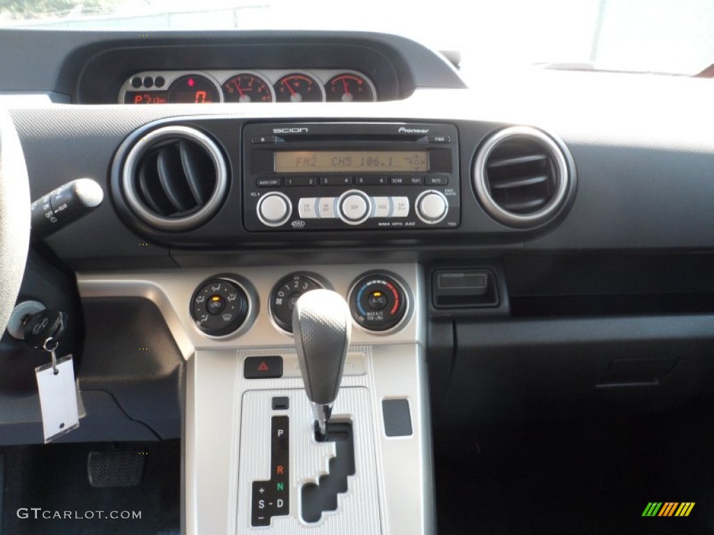 2008 Scion xB Standard xB Model Controls Photo #54369724