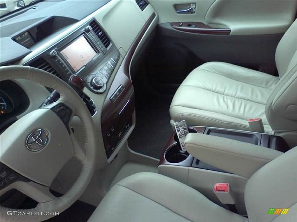 2011 Sienna XLE - Super White / Light Gray photo #13