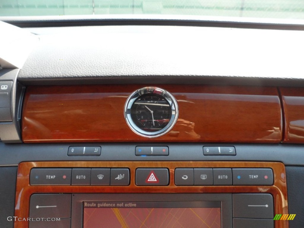 2004 Volkswagen Phaeton V8 4Motion Sedan Controls Photo #54371649