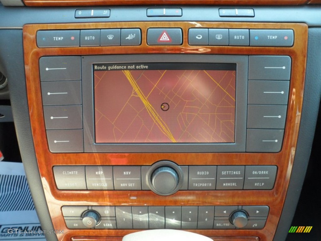 2004 Volkswagen Phaeton V8 4Motion Sedan Navigation Photo #54371657