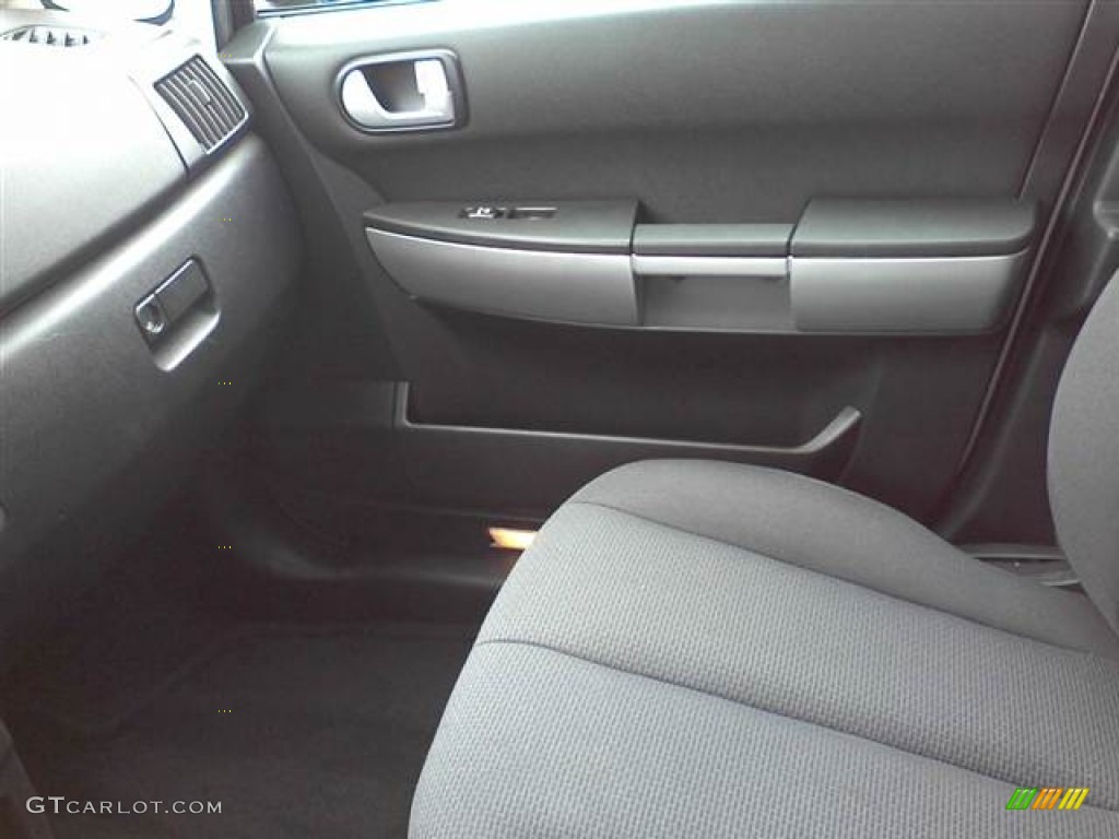 2006 Endeavor LS - Liquid Silver Metallic / Charcoal photo #11