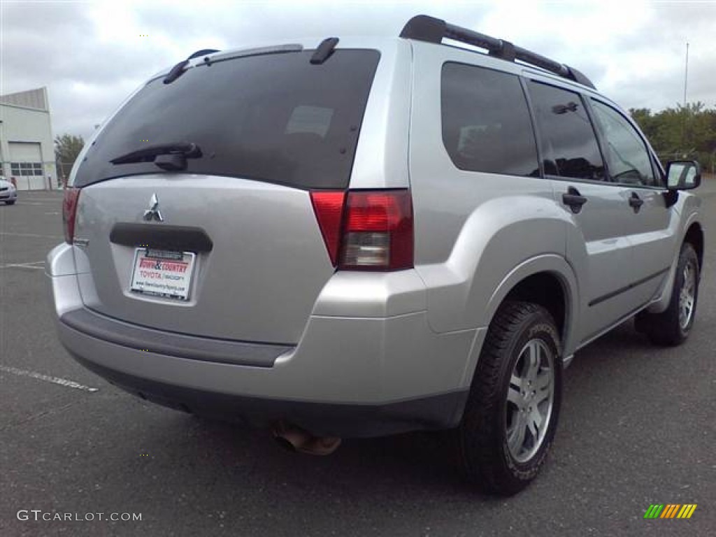 2006 Endeavor LS - Liquid Silver Metallic / Charcoal photo #16