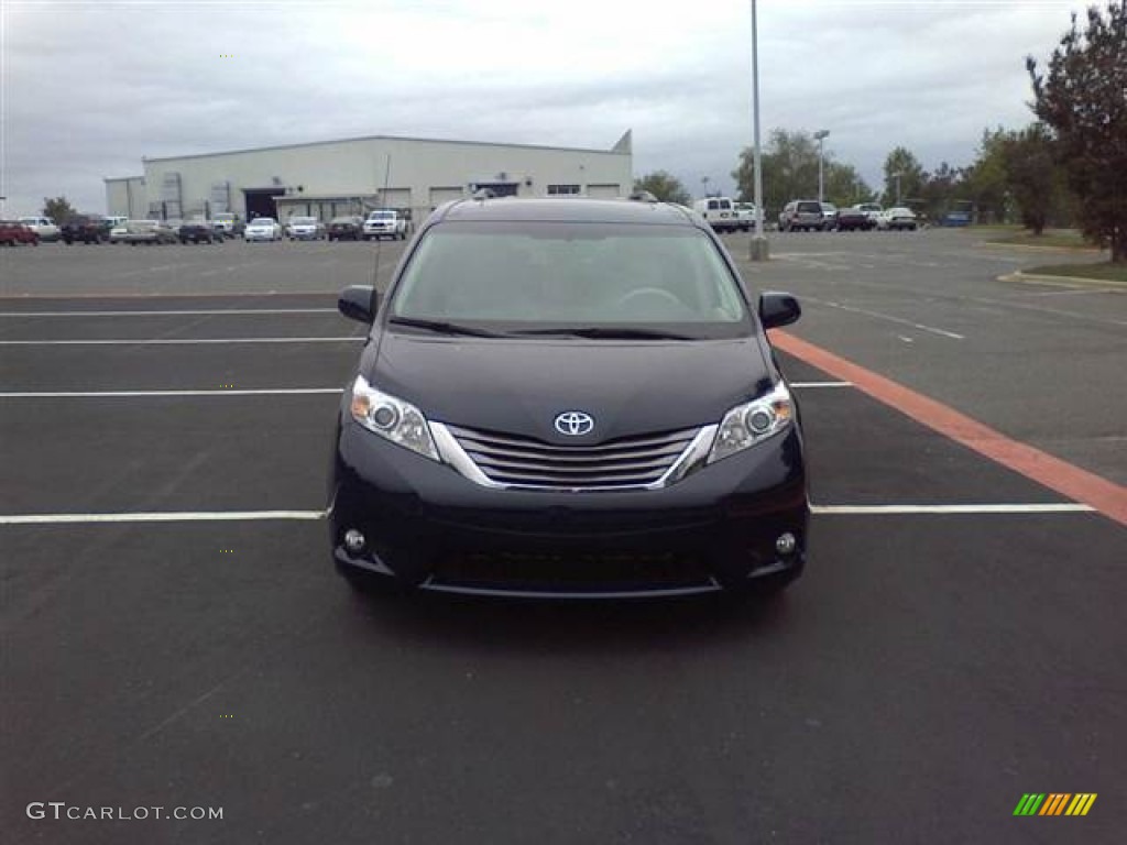 2011 Sienna XLE - South Pacific Blue Pearl / Light Gray photo #2