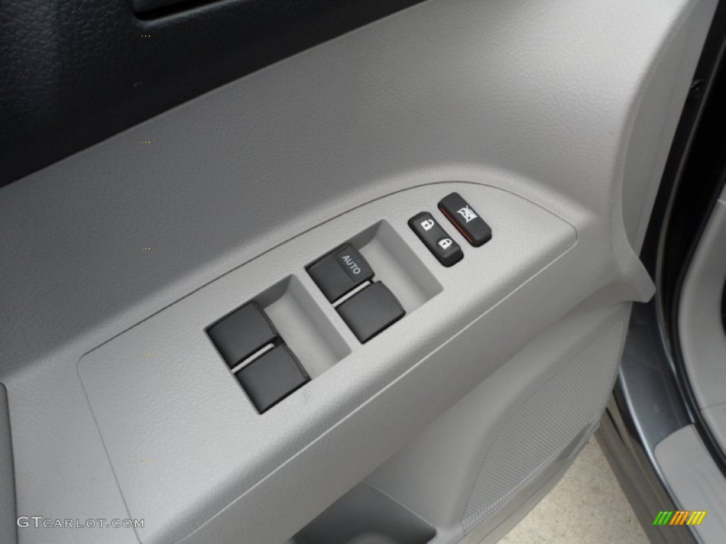 2012 Toyota Highlander V6 Controls Photo #54373357