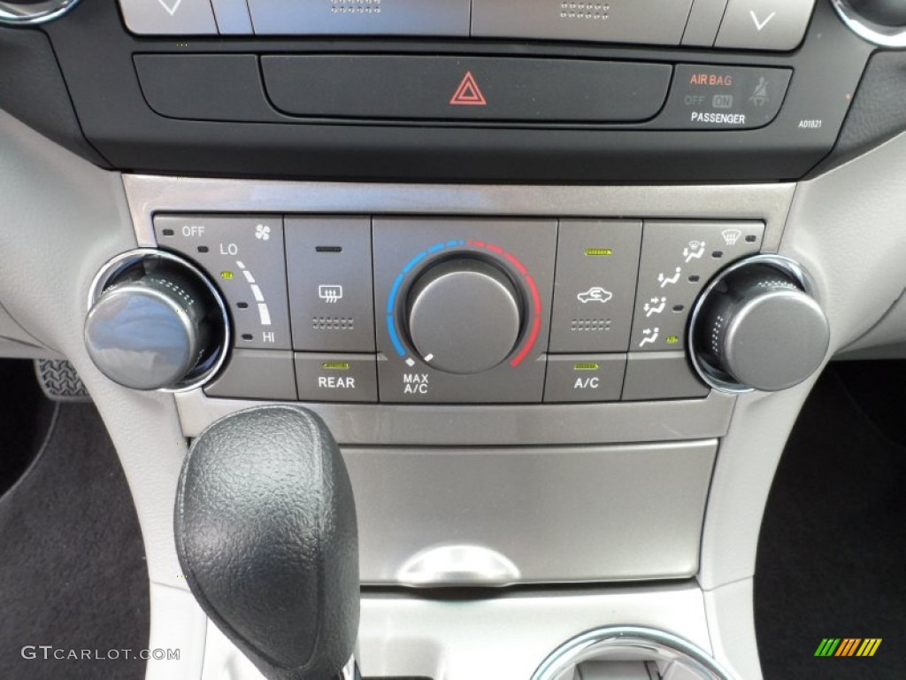 2012 Toyota Highlander V6 Controls Photo #54373399