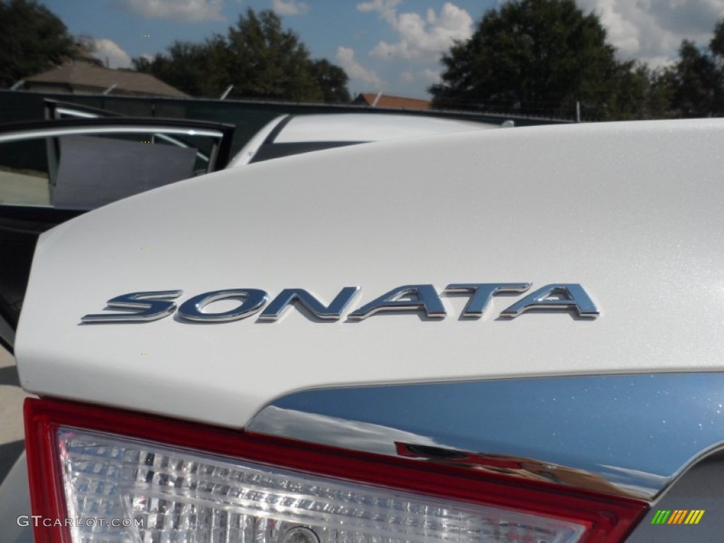 2012 Hyundai Sonata SE Marks and Logos Photos