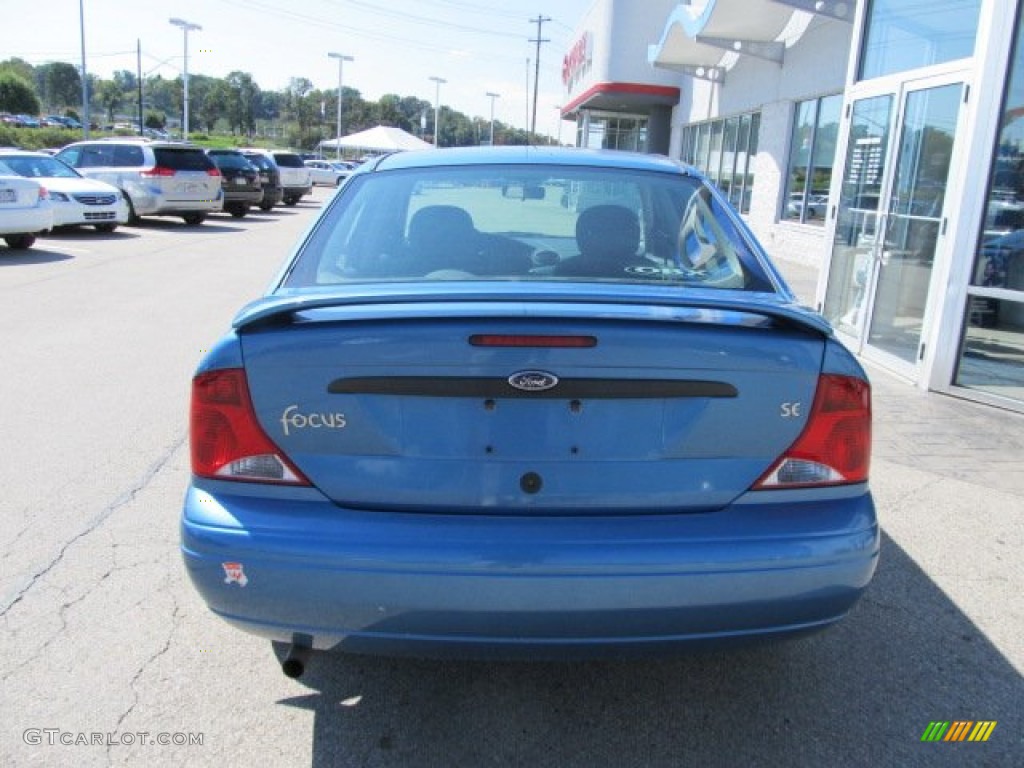 2001 Focus SE Sedan - Light Sapphire Blue Metallic / Medium Graphite Grey photo #5