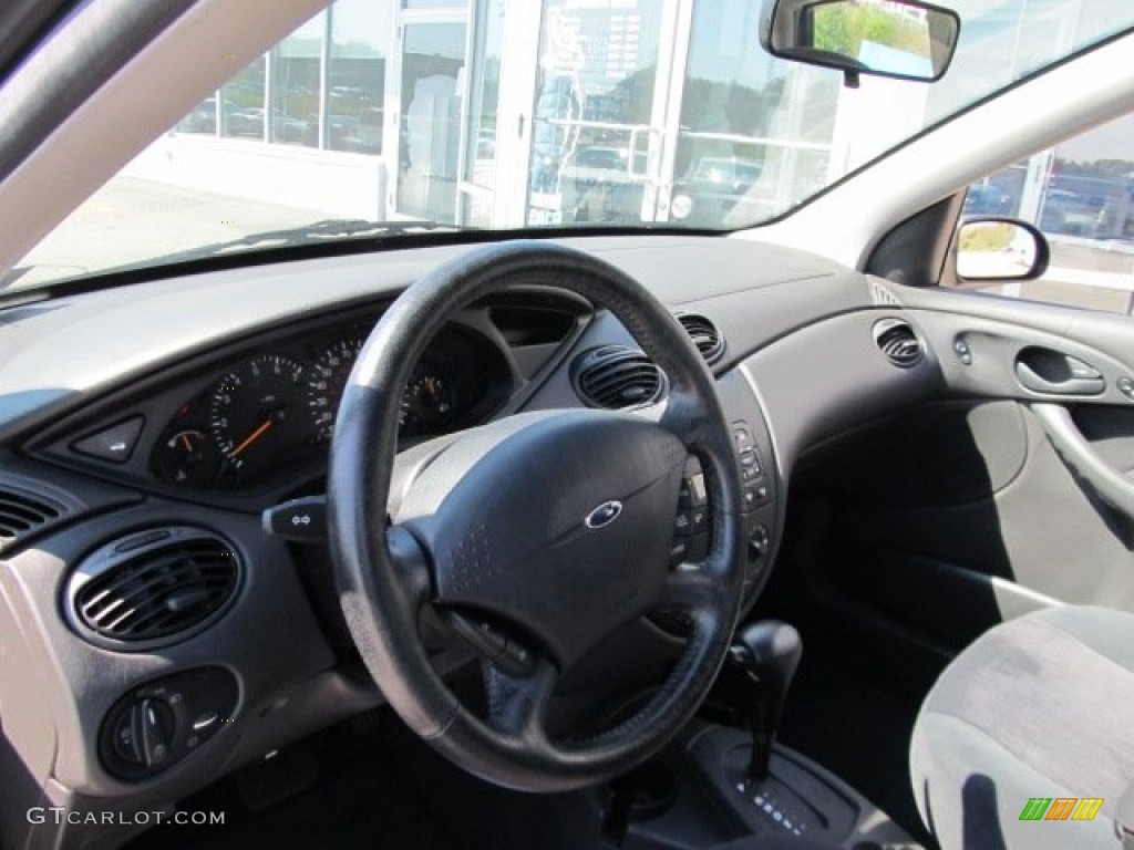 2001 Focus SE Sedan - Light Sapphire Blue Metallic / Medium Graphite Grey photo #13