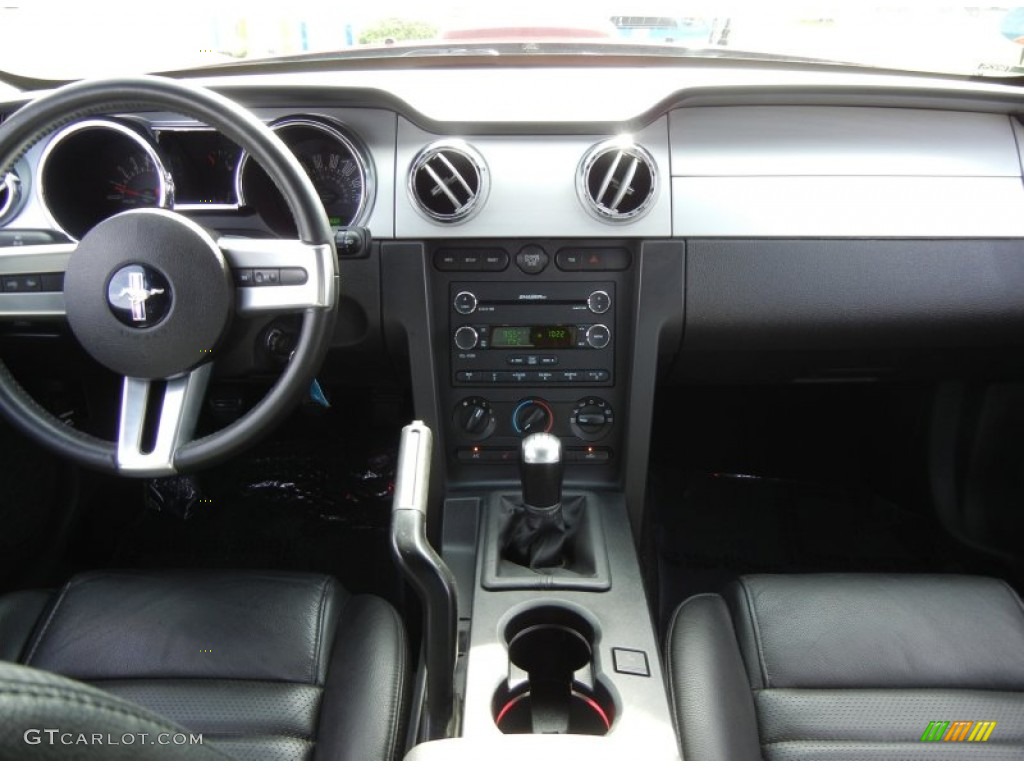 2008 Ford Mustang GT Premium Coupe Dark Charcoal Dashboard Photo #54381232