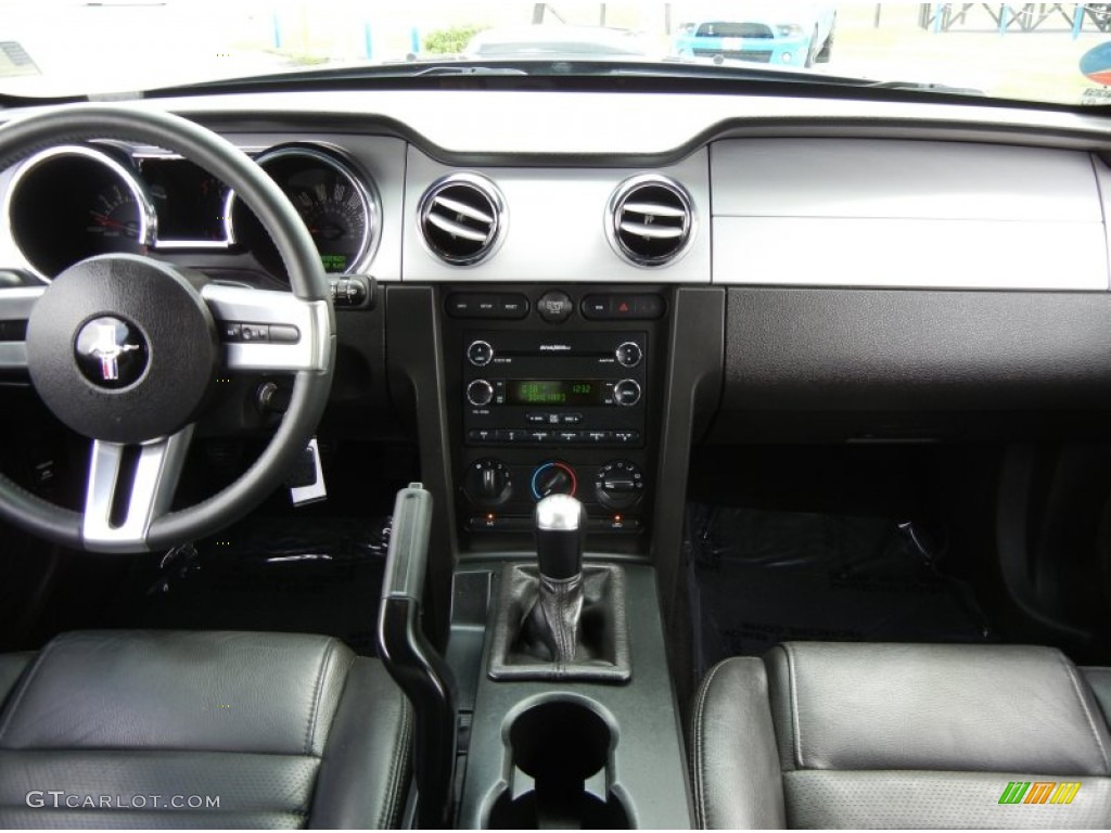 2008 Ford Mustang GT Premium Coupe Dark Charcoal Dashboard Photo #54382063