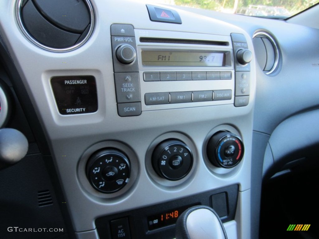 2010 Toyota Matrix XRS Controls Photos