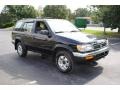 Front 3/4 View of 1997 Pathfinder SE 4x4