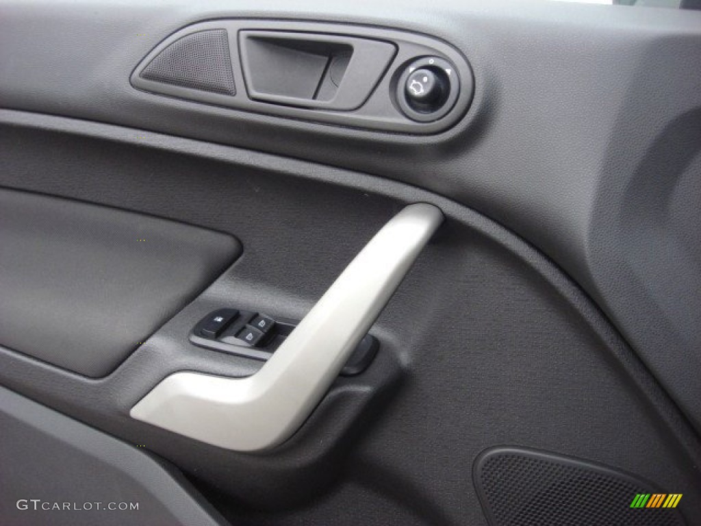 2011 Fiesta SES Hatchback - Oxford White / Charcoal Black/Blue Cloth photo #9
