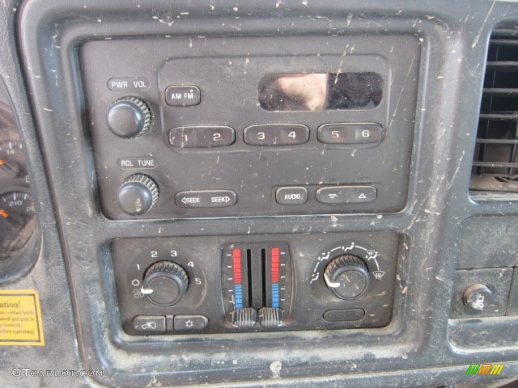 2004 Chevrolet Silverado 3500HD Regular Cab Chassis 4x4 Dump Truck Audio System Photo #54405463