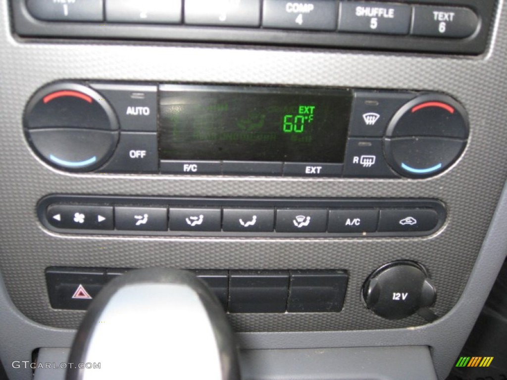 2005 Ford Freestyle SE AWD Controls Photos