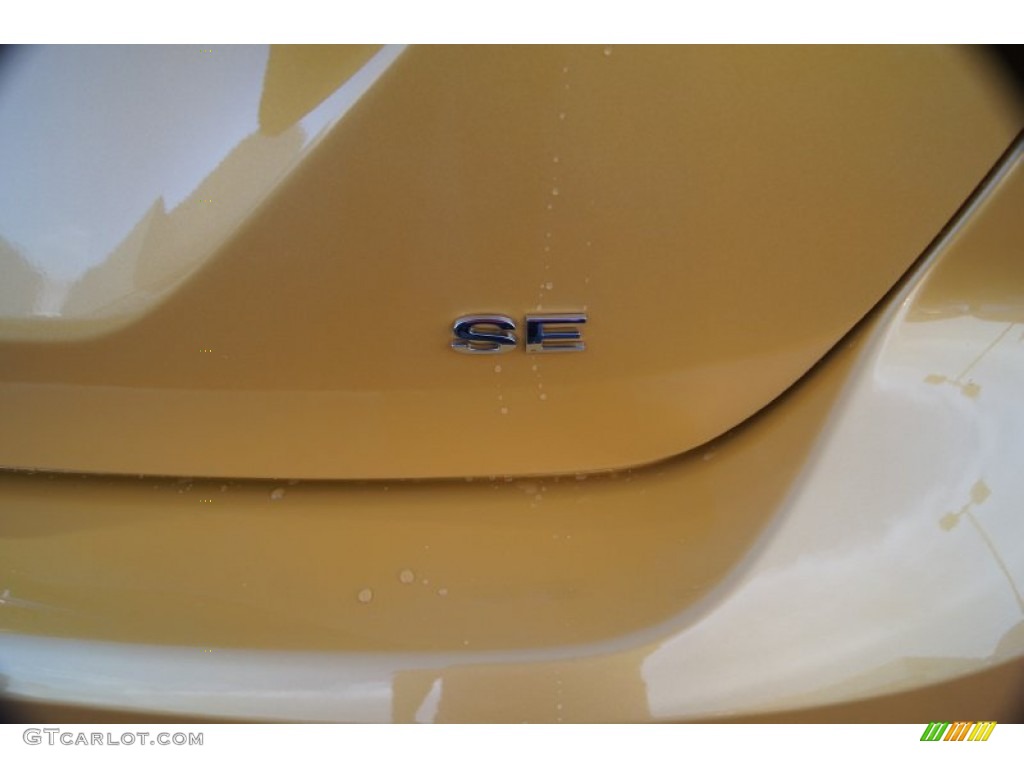 2012 Focus SE Sport 5-Door - Yellow Blaze Tricoat Metallic / Two-Tone Sport photo #16