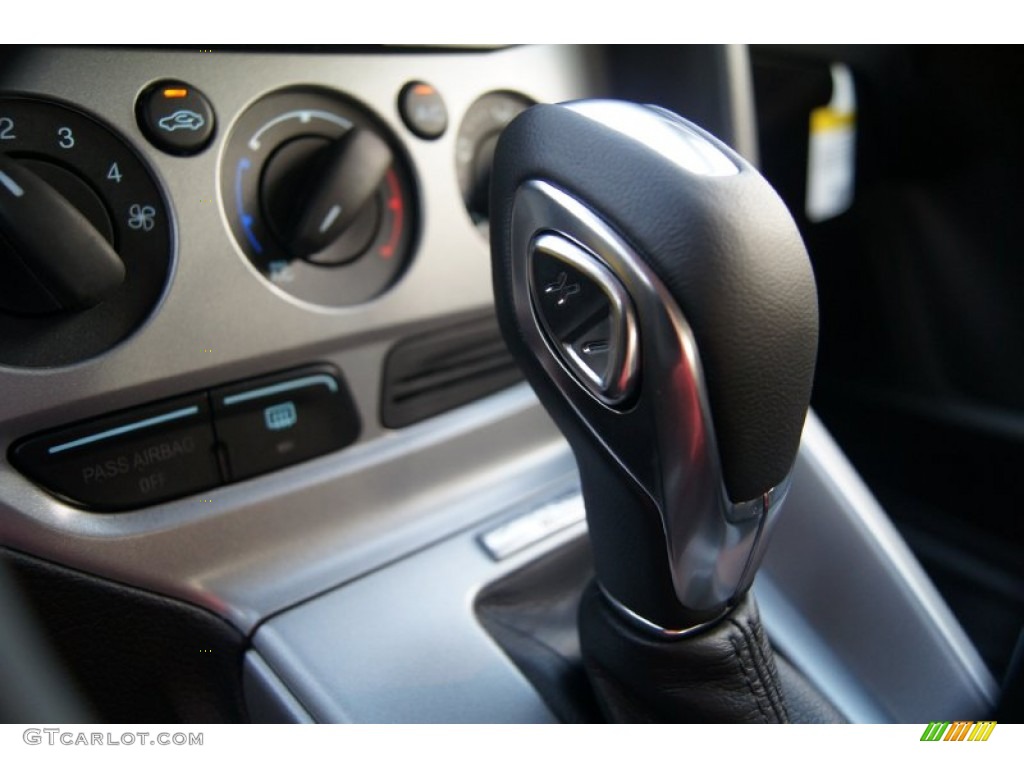 2012 Focus SE Sport 5-Door - Yellow Blaze Tricoat Metallic / Two-Tone Sport photo #35