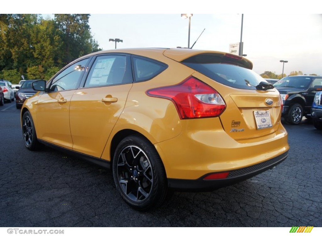 2012 Focus SE Sport 5-Door - Yellow Blaze Tricoat Metallic / Two-Tone Sport photo #38