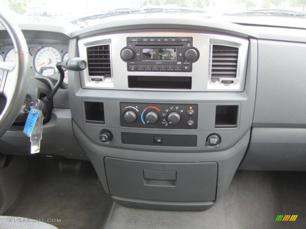 2007 Dodge Ram 3500 SLT Quad Cab Dually Controls Photo #54407911