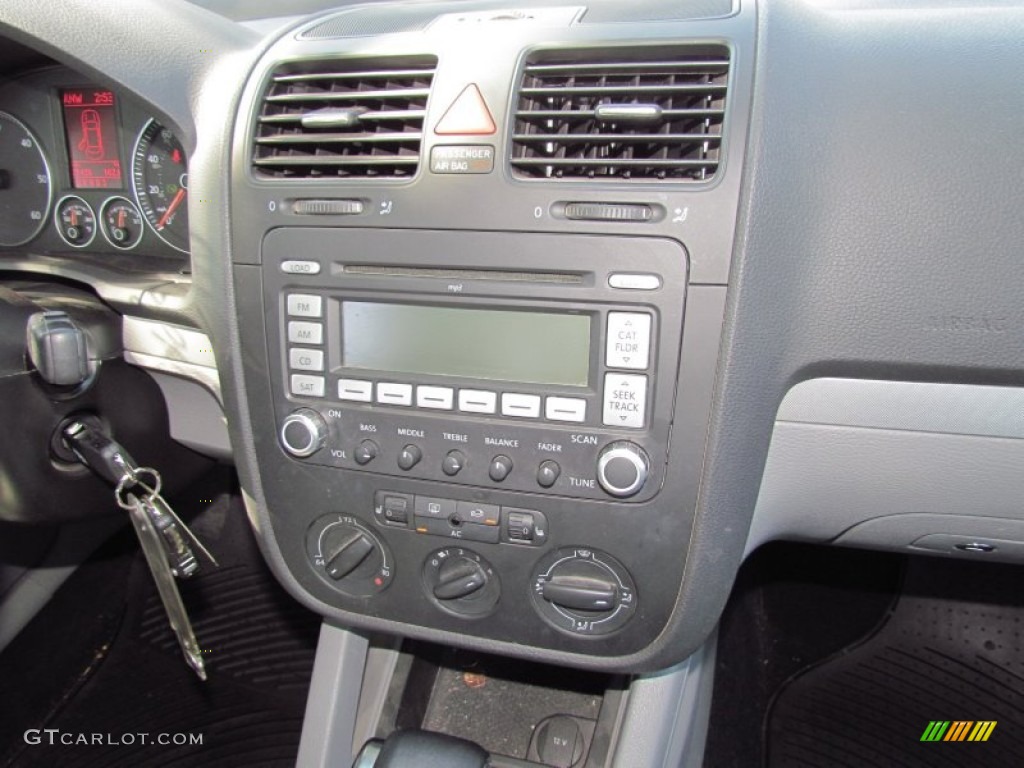 2009 Volkswagen Jetta TDI Sedan Controls Photo #54411994