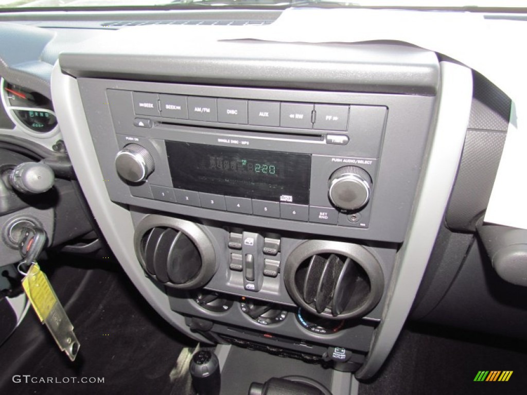 2010 Wrangler Unlimited Sport 4x4 - Stone White / Dark Slate Gray/Medium Slate Gray photo #15