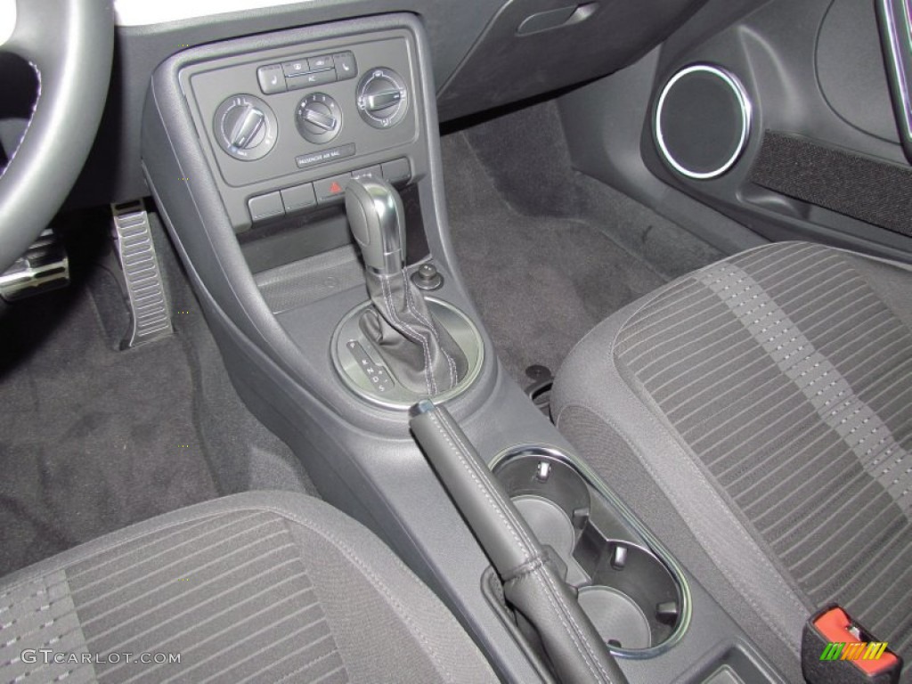 2012 Volkswagen Beetle Turbo Controls Photo #54413278