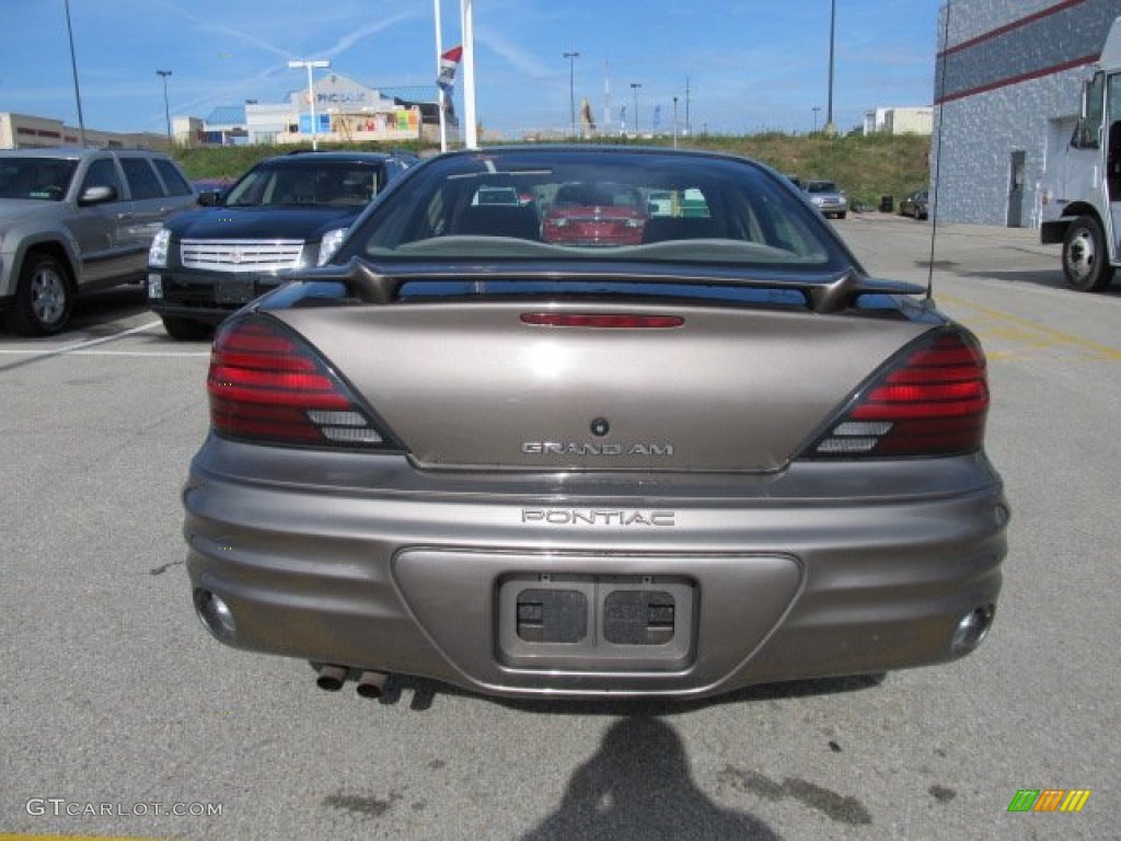 2002 Grand Am SE Sedan - Dark Bronzemist Metallic / Dark Taupe photo #6