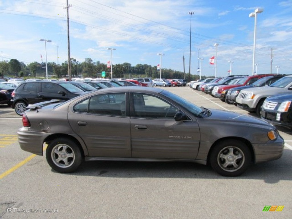 2002 Grand Am SE Sedan - Dark Bronzemist Metallic / Dark Taupe photo #7