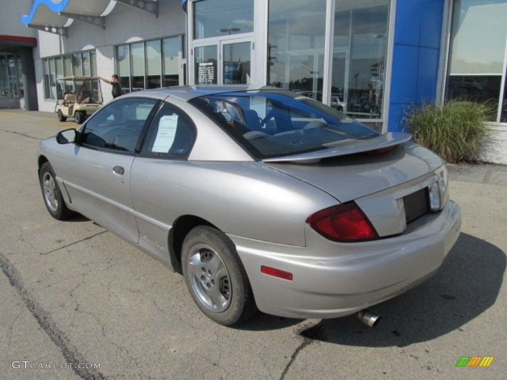 2005 Sunfire Coupe - Liquid Silver Metallic / Graphite photo #5