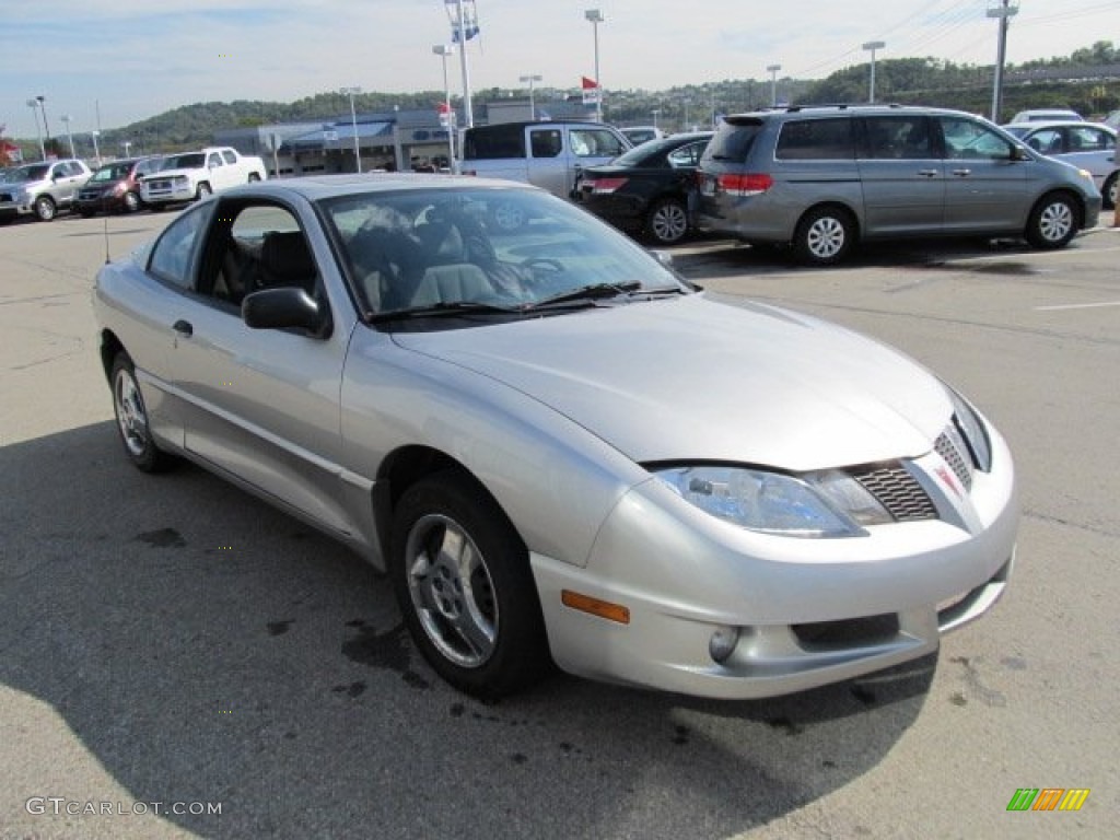 2005 Sunfire Coupe - Liquid Silver Metallic / Graphite photo #9
