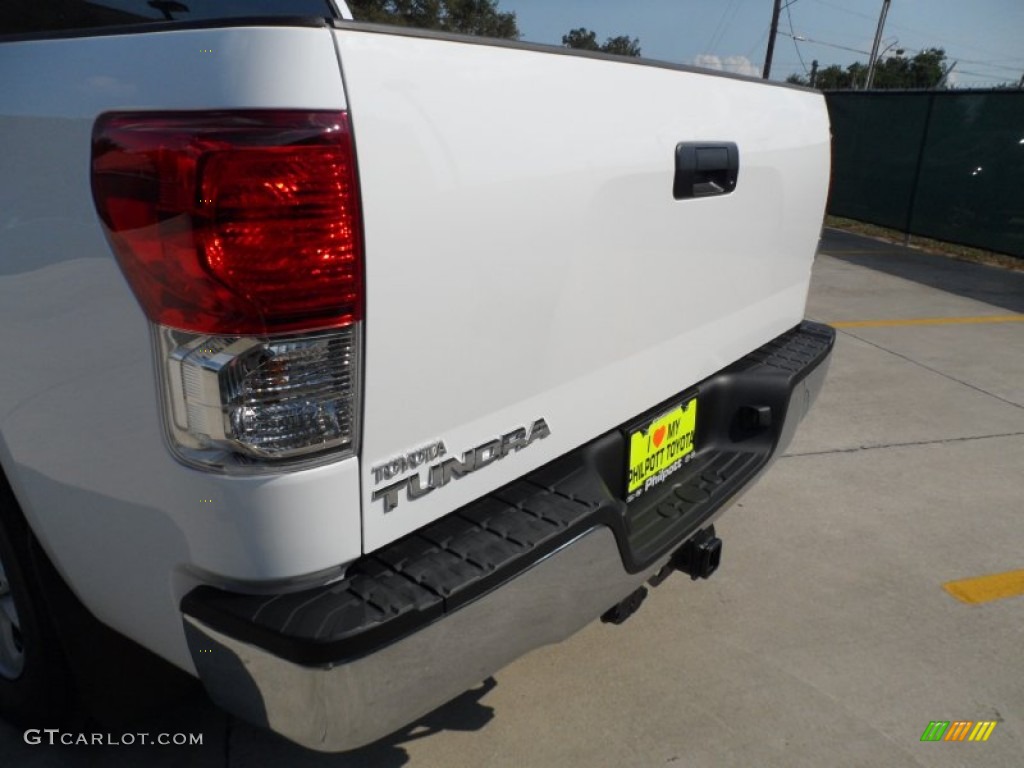 2012 Tundra CrewMax - Super White / Graphite photo #17