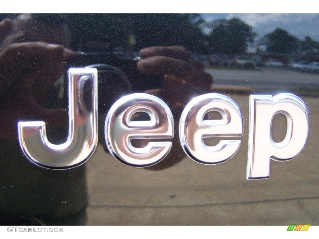 2004 Jeep Grand Cherokee Limited Marks and Logos Photos