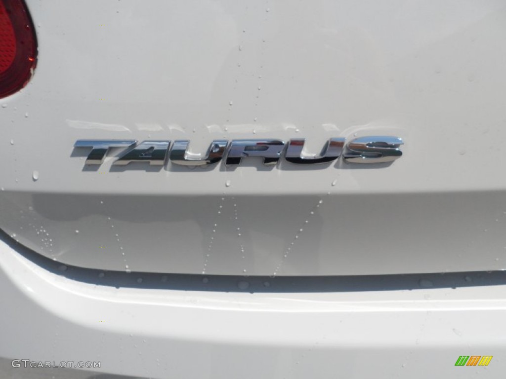 2012 Ford Taurus SE Marks and Logos Photos