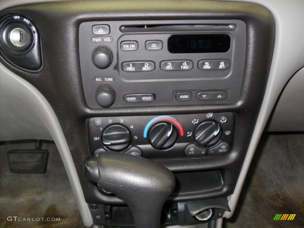 2005 Chevrolet Classic Standard Classic Model Audio System Photos